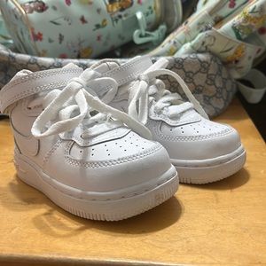 Air Forces size 6 toddler